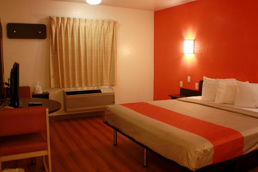 Motel 6 Little Rock South Екстериор снимка