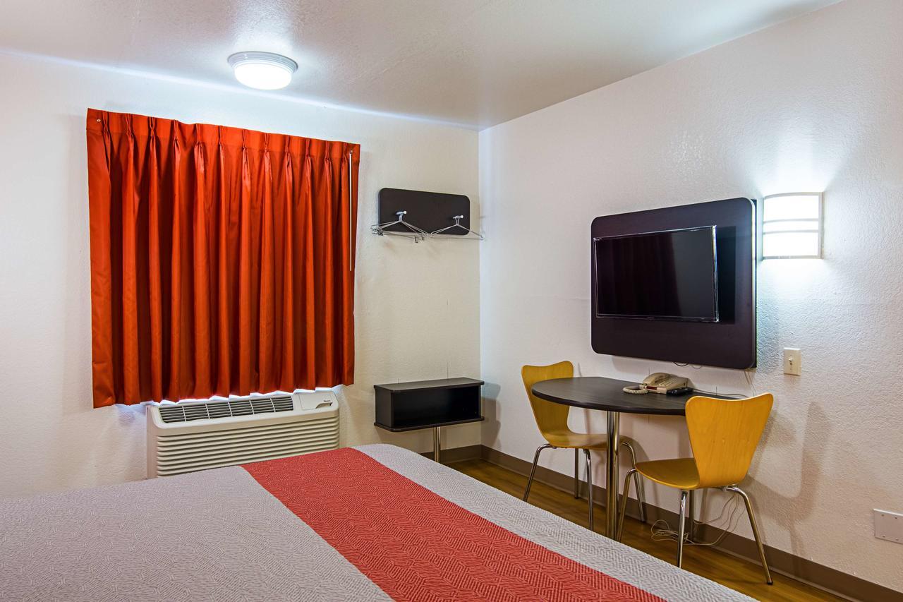 Motel 6 Little Rock South Екстериор снимка