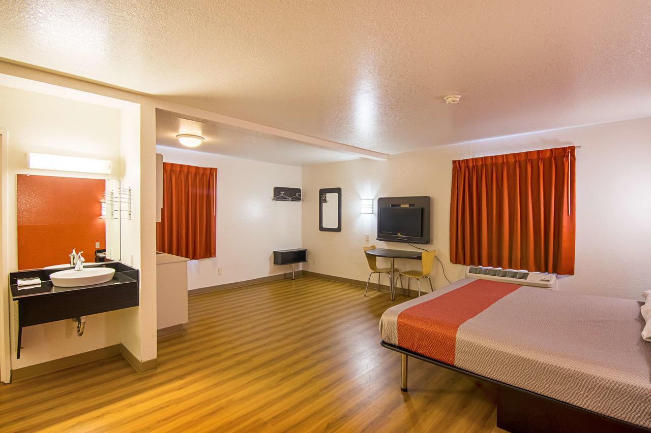 Motel 6 Little Rock South Екстериор снимка