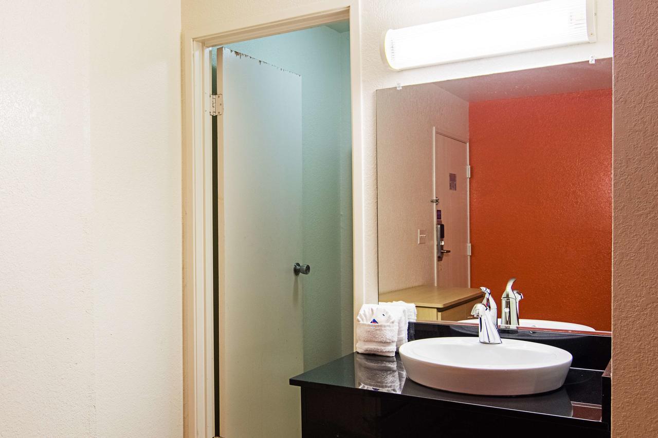 Motel 6 Little Rock South Екстериор снимка