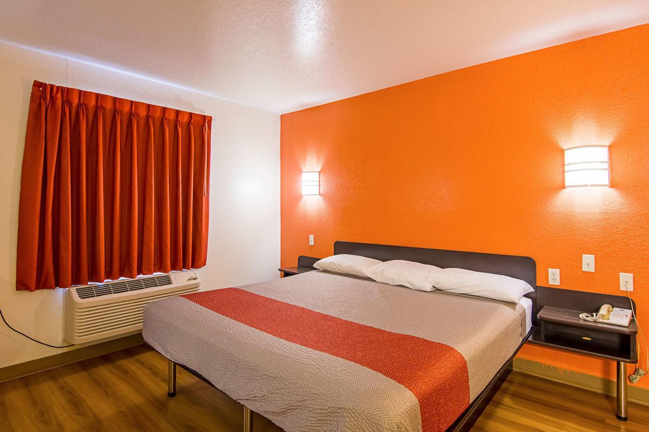 Motel 6 Little Rock South Екстериор снимка