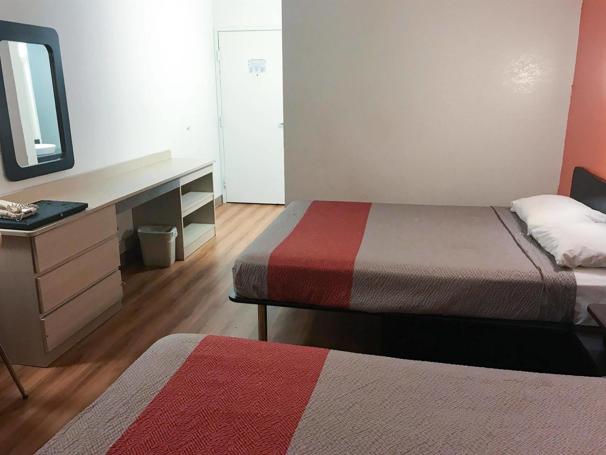 Motel 6 Little Rock South Екстериор снимка